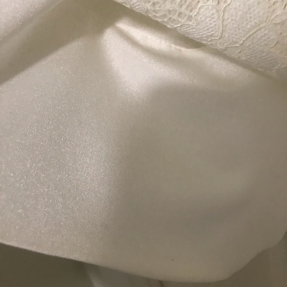 Beautiful white lace Dress - Picture 7 of 16